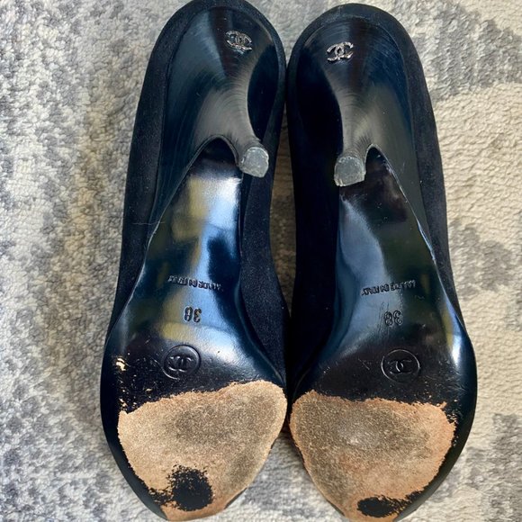 Chanel Authentic Black Suede Logo CC Pumps Heels w COA - Picture 11 of 13